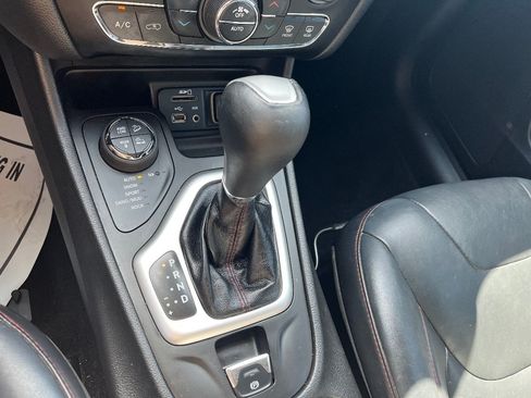 Used 2014 Jeep Cherokee Trailhawk w/ Comfort/Convenience Group AWD/4WD image 17
