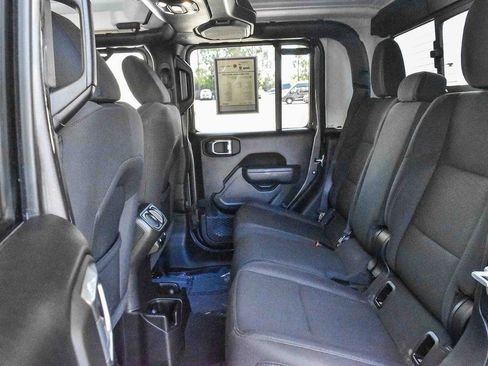 Used 2022 Jeep Gladiator Willys image 17