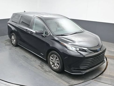 Used 2021 Toyota Sienna LE FWD image 13