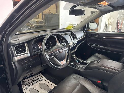 Used 2014 Toyota Highlander Limited AWD/4WD image 8