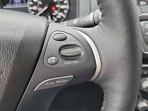 Used 2020 Nissan Pathfinder SL image 25