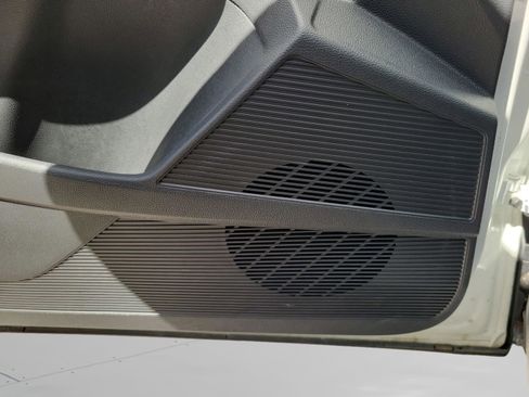 Used 2025 Volkswagen Taos SE AWD/4WD image 27