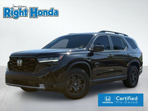 Certified 2025 Honda Pilot TrailSport image 1