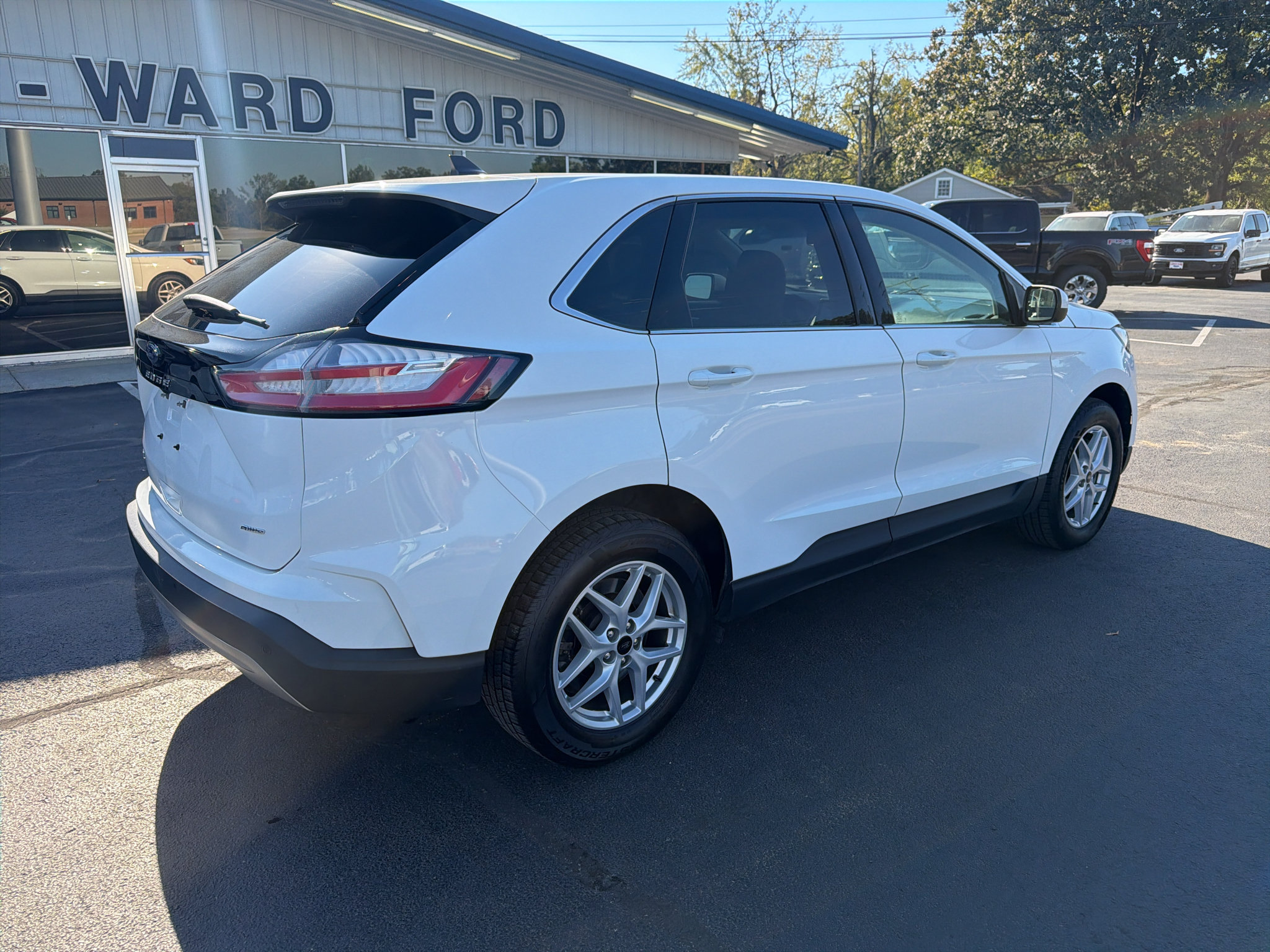 Used 2024 Ford Edge SEL AWD/4WD image 5