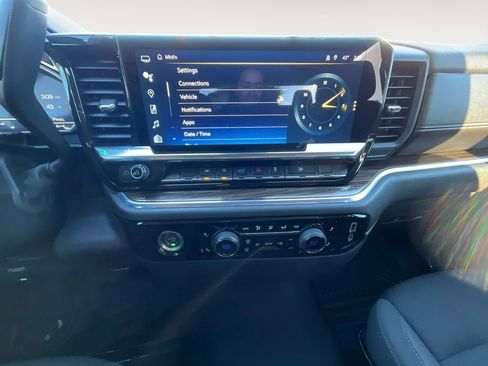 Used 2024 Chevrolet Silverado 1500 LT image 11