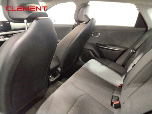 Used 2025 Kia K4 LXS image 31