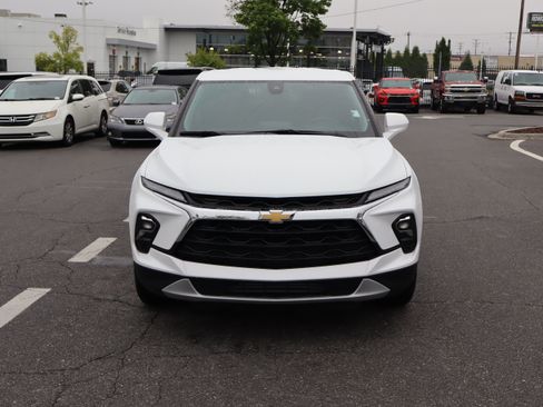 Used 2025 Chevrolet Blazer LT FWD image 3