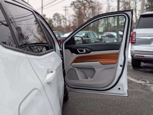 Used 2022 Jeep Compass Limited image 42