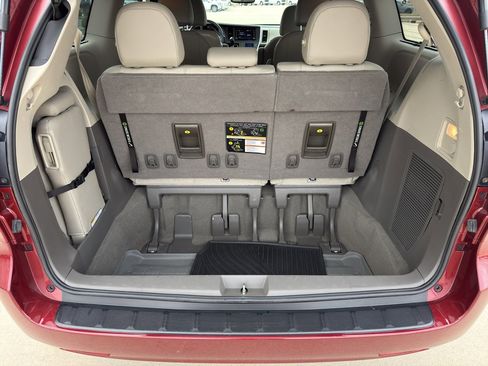 Used 2020 Toyota Sienna XLE image 15