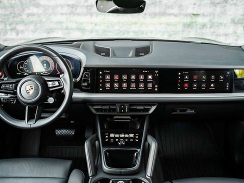 Used 2025 Porsche Cayenne Base image 24