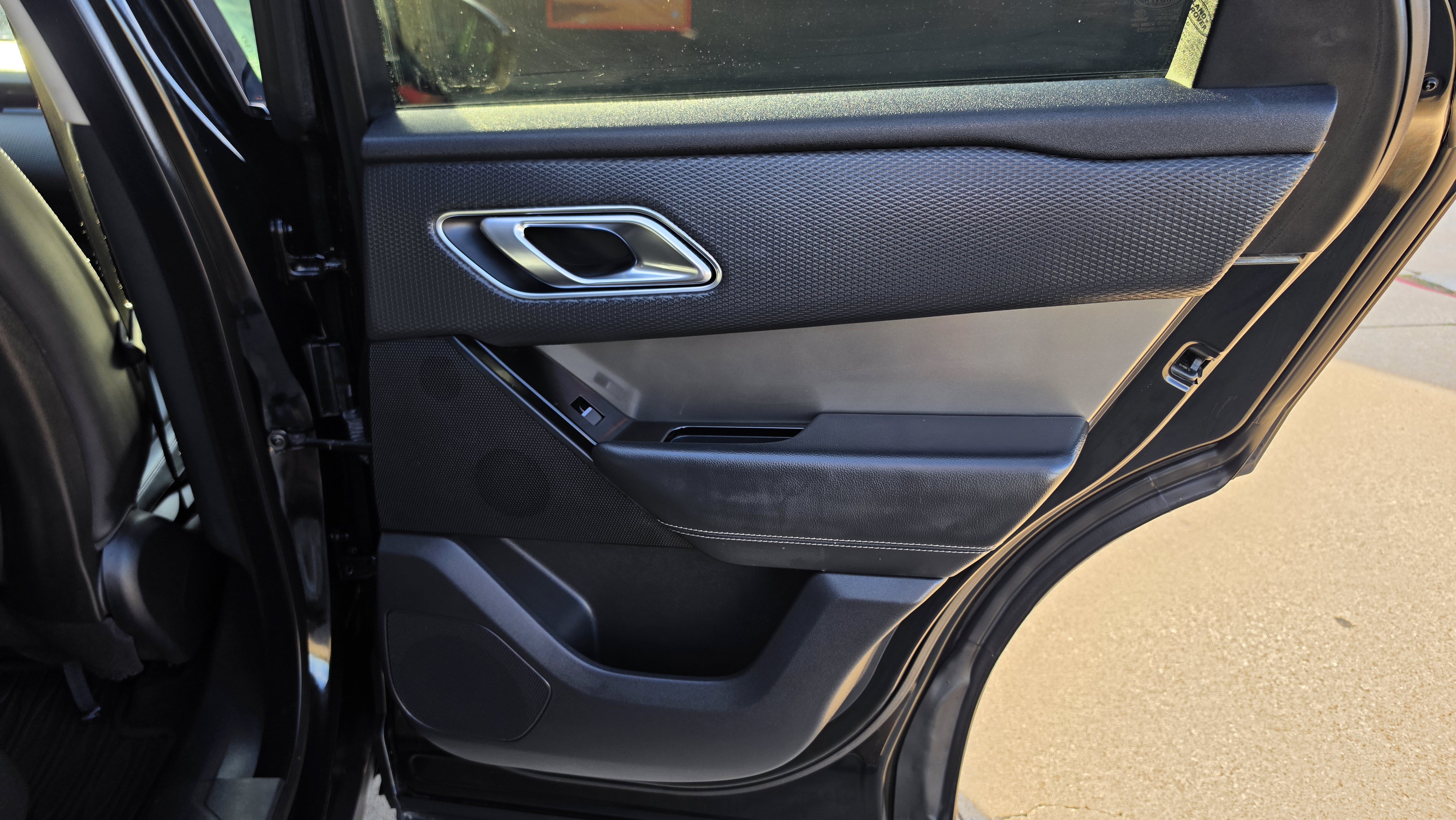 Used 2018 Land Rover Range Rover Velar S AWD/4WD image 30