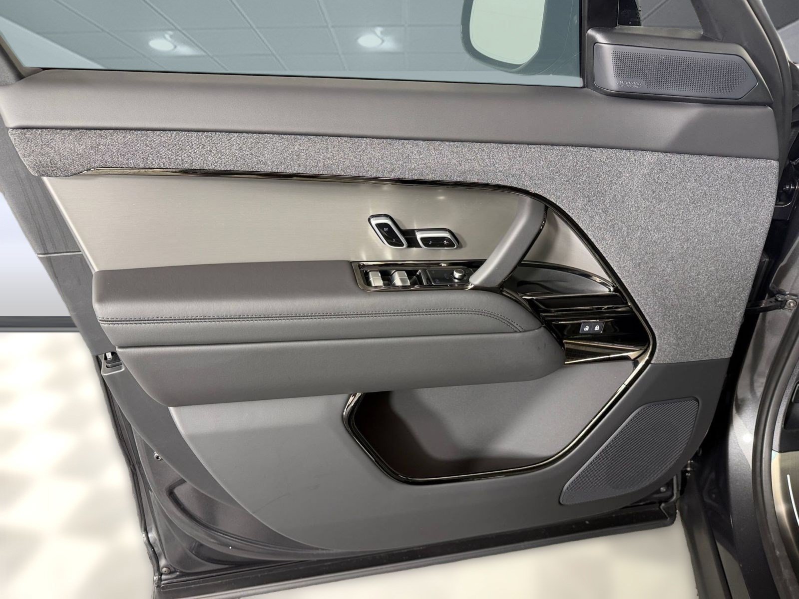 New 2026 Land Rover Range Rover Sport SE AWD/4WD image 13