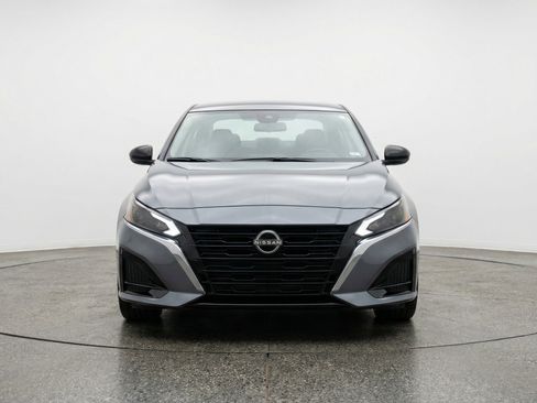 Used 2025 Nissan Altima 2.5 SV image 2