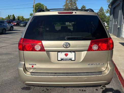 Used 2009 Toyota Sienna LE FWD image 4