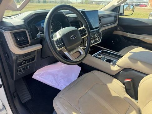 Used 2024 Ford Expedition Limited image 15