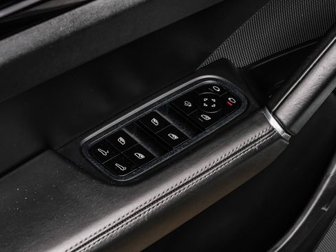 Used 2021 Porsche Cayenne Coupe image 38