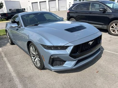 Used 2025 Ford Mustang GT Premium RWD image 3