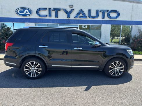 Used 2018 Ford Explorer Platinum AWD/4WD image 3