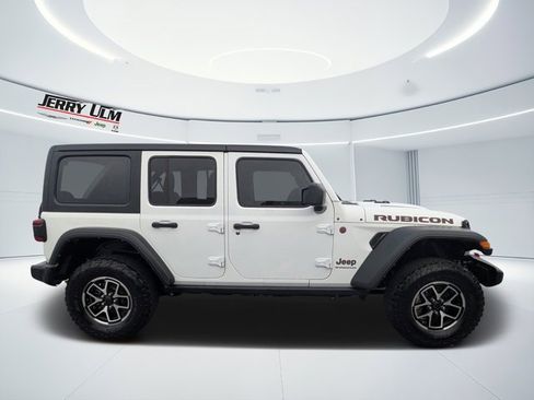 Used 2024 Jeep Wrangler Rubicon image 2