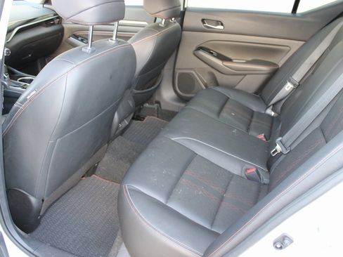 Used 2023 Nissan Altima 2.5 SR w/ SR Premium Package image 6