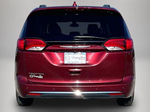 Used 2017 Chrysler Pacifica Touring-L w/ Tire & Wheel Group image 6