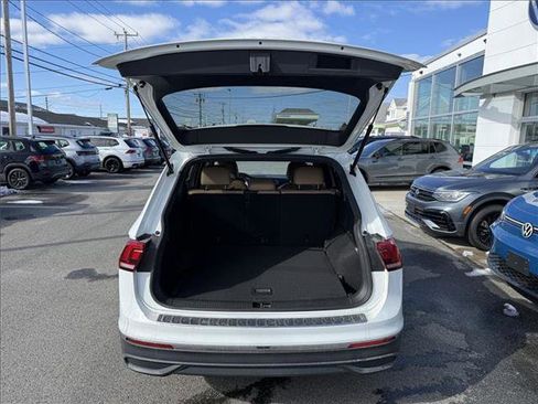 Certified 2022 Volkswagen Tiguan SE AWD/4WD image 9