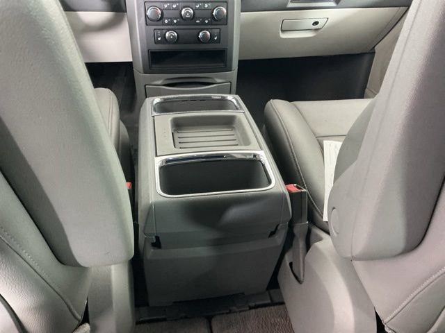Used 2008 Chrysler Town & Country Touring FWD image 27