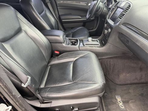 Used 2017 Chrysler 300 Limited image 18