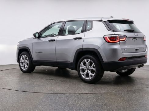 Used 2025 Jeep Compass Latitude AWD/4WD image 6