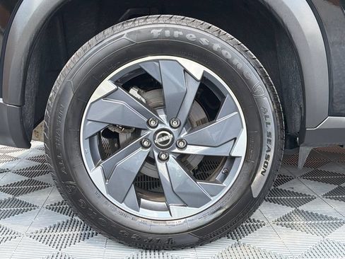 Used 2025 Nissan Rogue SV FWD image 19