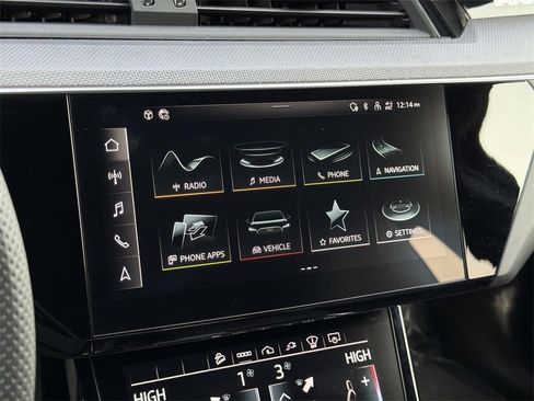 Used 2022 Audi e-tron S Prestige w/ Prestige Package image 17