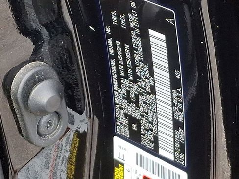 Used 2020 Toyota Highlander XLE image 29