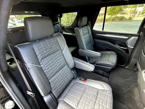 Used 2025 Cadillac Escalade V w/ LPO, ONYX Package image 19