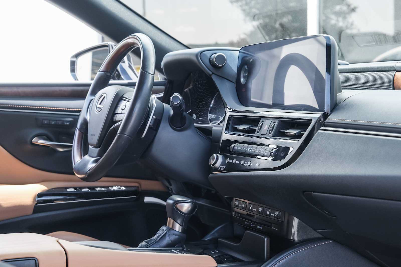 Used 2022 Lexus ES 300h Ultra Luxury w/ Accessory Package 2 FWD image 26