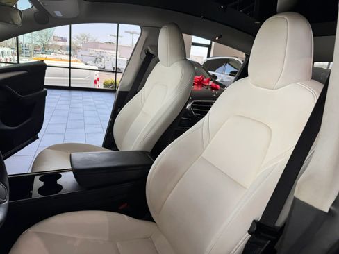 Used 2024 Tesla Model Y Long Range AWD/4WD image 10