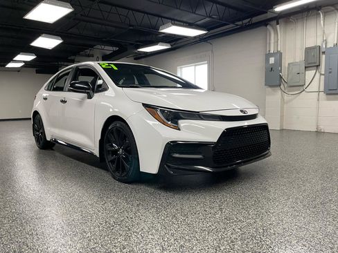 Used 2021 Toyota Corolla SE w/ Carpet Mat Package (TMS) image 2