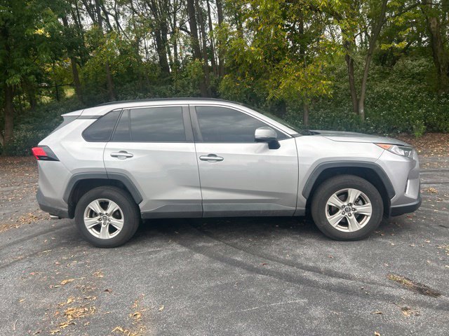 Used 2020 Toyota RAV4 XLE FWD image 2