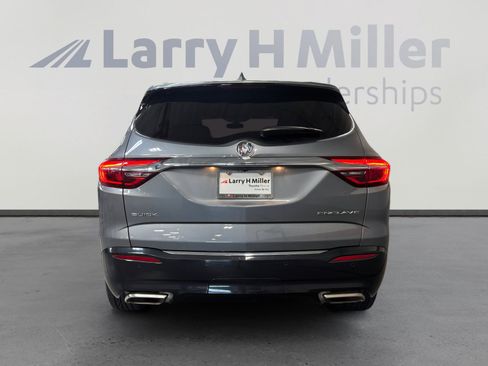 Used 2018 Buick Enclave Essence w/ Trailering Package FWD image 4