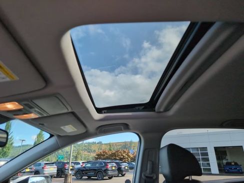 Used 2022 Honda CR-V Touring image 30