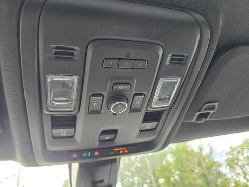 Used 2021 Chevrolet Suburban High Country image 35