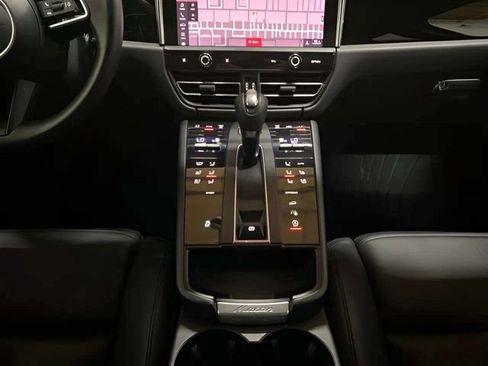 Used 2022 Porsche Macan AWD/4WD image 13