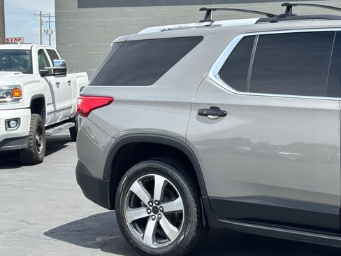 Used 2018 Chevrolet Traverse LT AWD/4WD image 3
