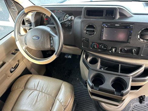 Used 2011 Ford E-450 and Econoline 450 Super Duty w/ Motorhome Prep Pkg image 11