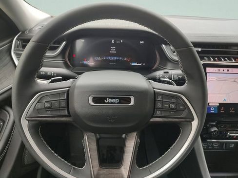 Certified 2023 Jeep Grand Cherokee Limited w/ Black Appearance Package AWD/4WD image 11