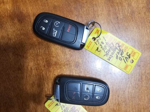 Used 2020 Jeep Cherokee Latitude Plus w/ Comfort/Convenience Group AWD/4WD image 45