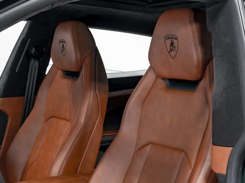 Used 2022 Lamborghini Urus AWD/4WD image 20