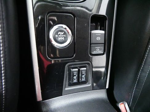 Used 2019 Mitsubishi Outlander SEL AWD/4WD image 30