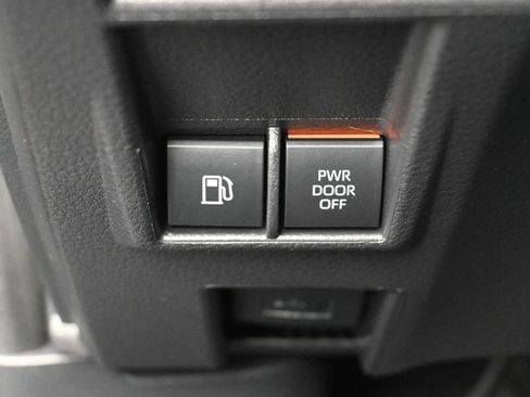 Used 2025 Toyota Sienna LE w/ LE Plus Package image 15