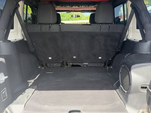 Used 2012 Jeep Wrangler Unlimited Rubicon w/ Connectivity Group AWD/4WD image 29