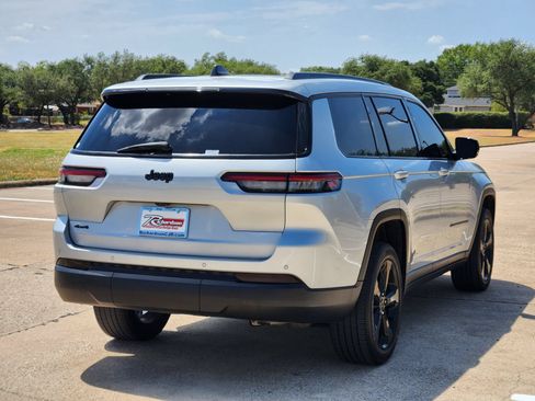 Used 2024 Jeep Grand Cherokee L Laredo AWD/4WD image 6